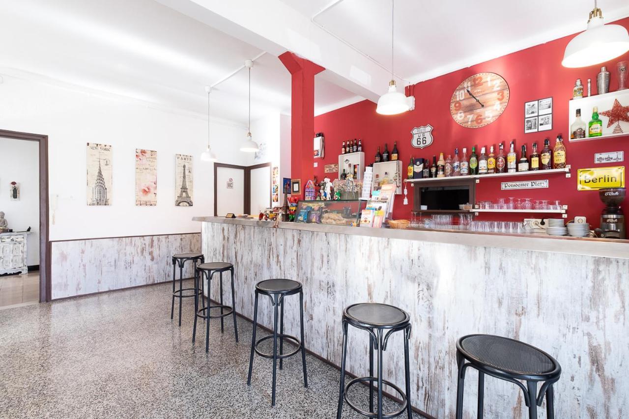 Fonda Chavarria Sant Joan Despí Exterior foto