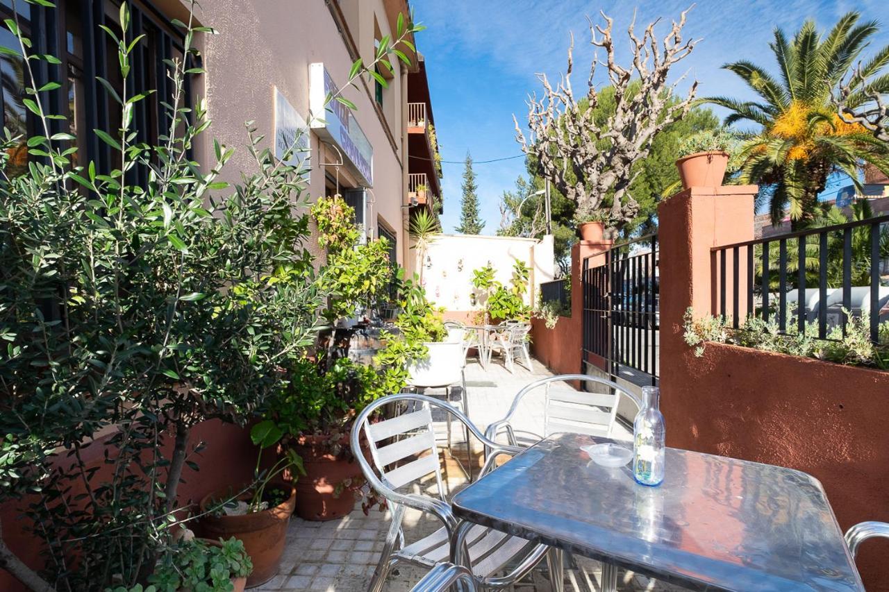 Fonda Chavarria Sant Joan Despí Exterior foto