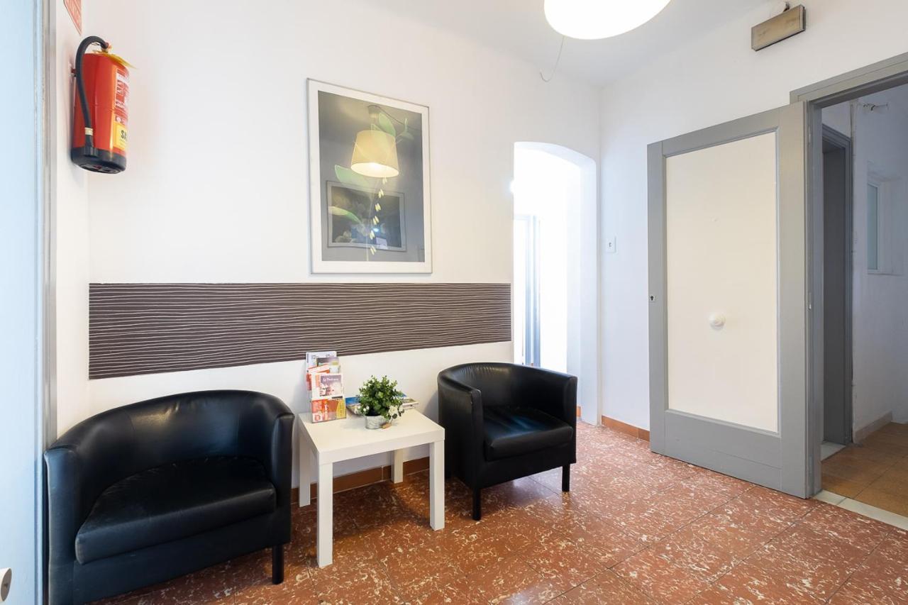 Fonda Chavarria Sant Joan Despí Exterior foto